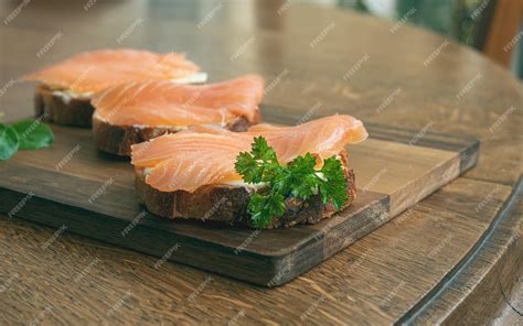 Smoked Salmon for Sandwiches - calories, carbs, nutrition