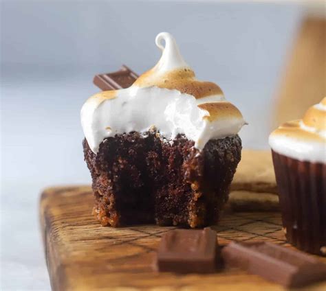 S'mores Cupcake - calories, carbs, nutrition