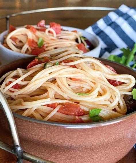 Spaghetti with Puttanesca Sauce - calories, carbs, nutrition