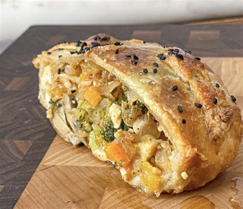 Spicy Diced Chicken, Onions and Potatoes in a Crisp Puff Pastry Shell - calories, carbs, nutrition