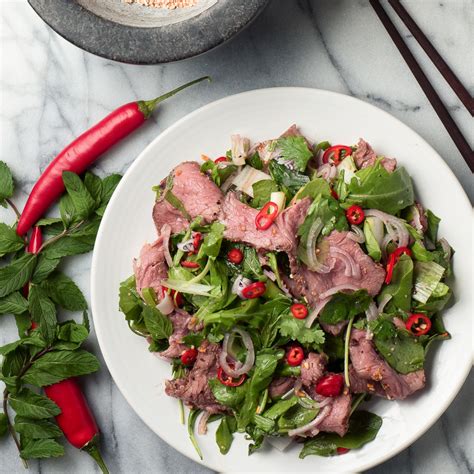 Spicy Thai Beef Salad Plate - calories, carbs, nutrition