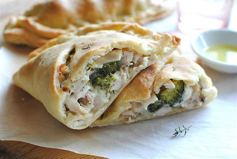 Spinach and Broccoli Calzone (15830.3) - calories, carbs, nutrition