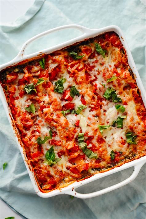 Spinach and Butternut Squash Lasagna with Balsamic Tomato and Artichoke Salad - calories, carbs, nutrition