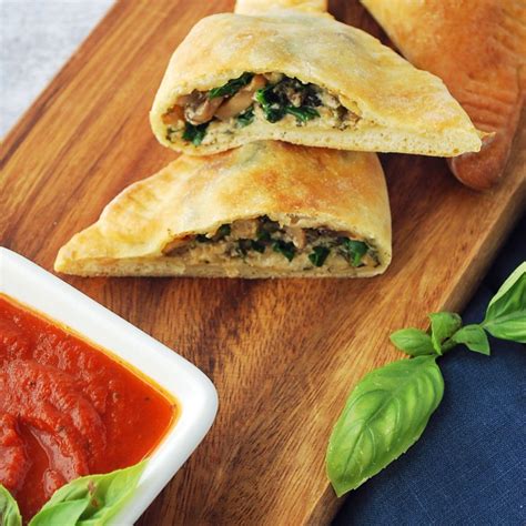 Spinach Calzone - calories, carbs, nutrition