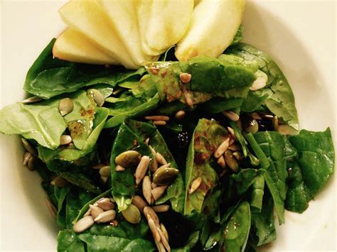 Spinach, Cranberry, &Pumpkin Seed Salad - calories, carbs, nutrition