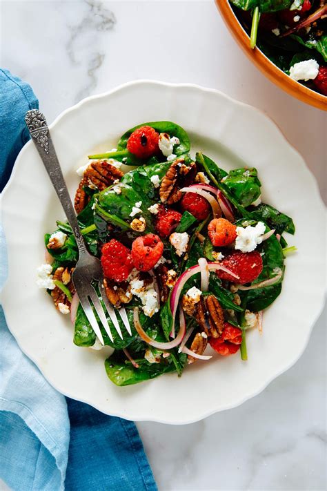 Spinach Salad Plate - calories, carbs, nutrition