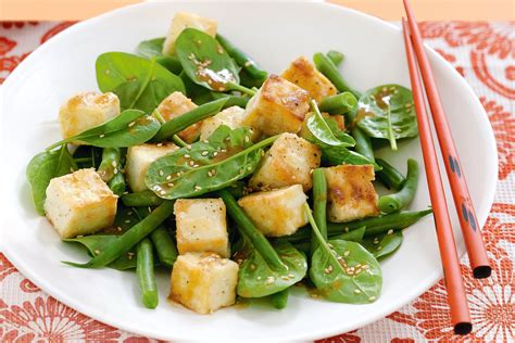 Spinach Salad with Baked Tofu - calories, carbs, nutrition