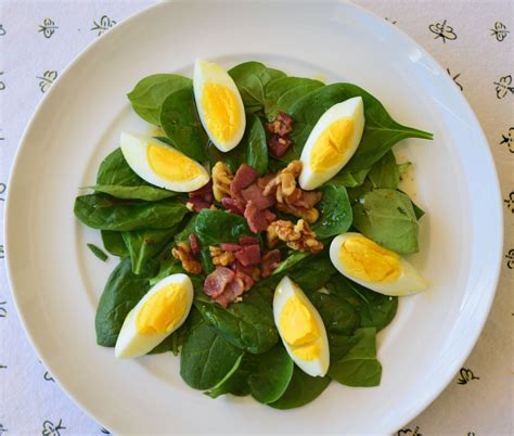 Spinach Walnut Salad with Bacon - calories, carbs, nutrition