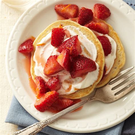 Stawberries and Cream Pancakes - calories, carbs, nutrition