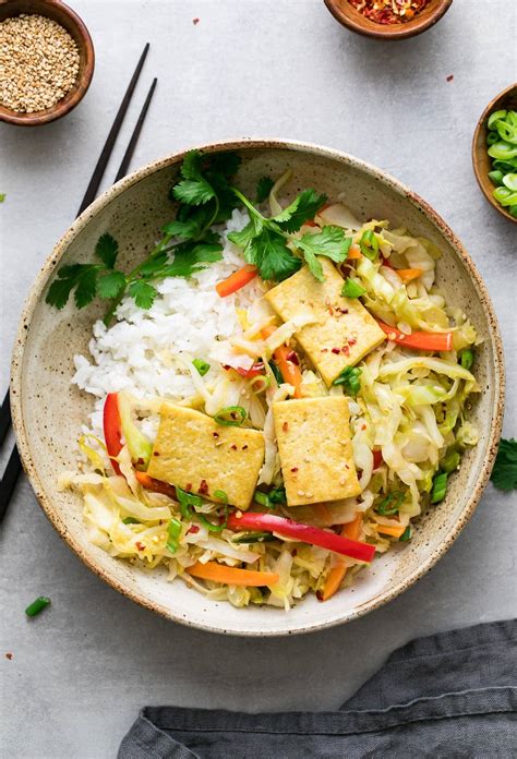 Stir Fried Cabbage with Red Peppers & Peas - calories, carbs, nutrition