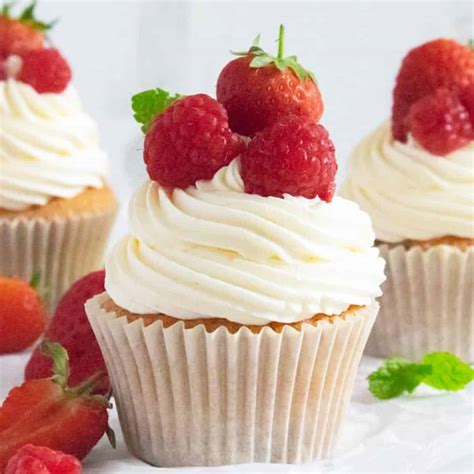 Strawberries and Cream Cupcake - calories, carbs, nutrition