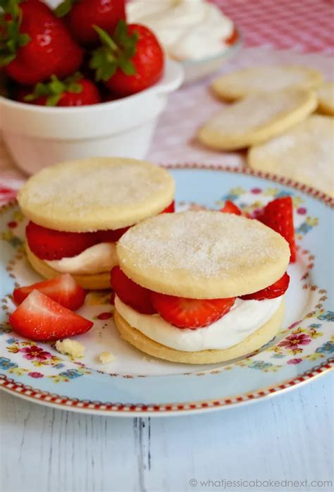 Strawberry & Cream Filled Shortbread - calories, carbs, nutrition