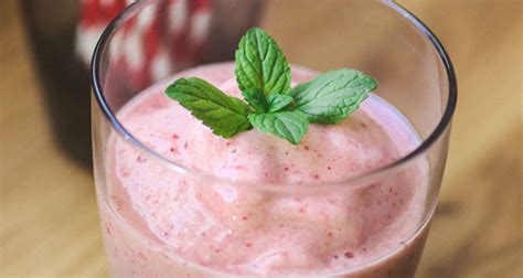 Strawberry Fields Smoothie - calories, carbs, nutrition