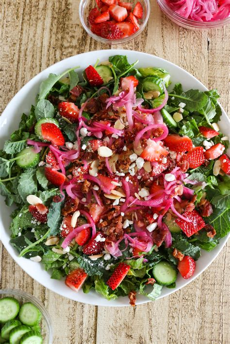 Strawberry Goat Cheese Salad (8 oz) - calories, carbs, nutrition