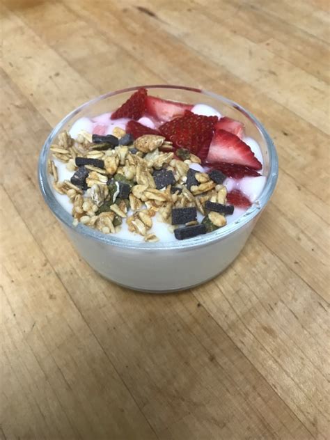 Strawberry Parfait - calories, carbs, nutrition