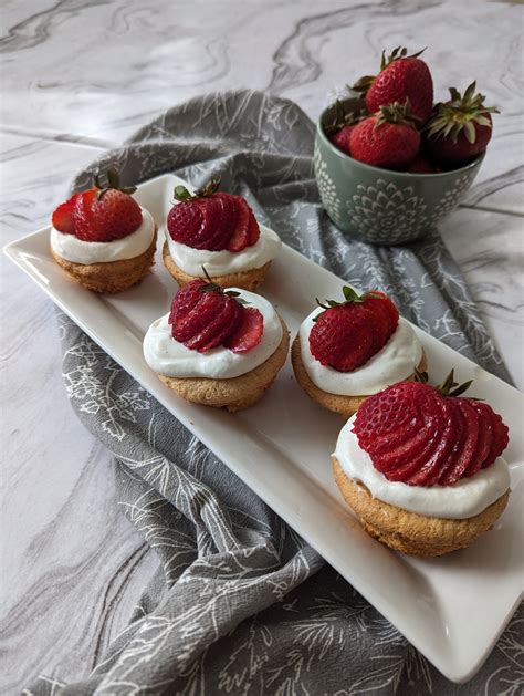 Strawberry Shortcake Cup - calories, carbs, nutrition