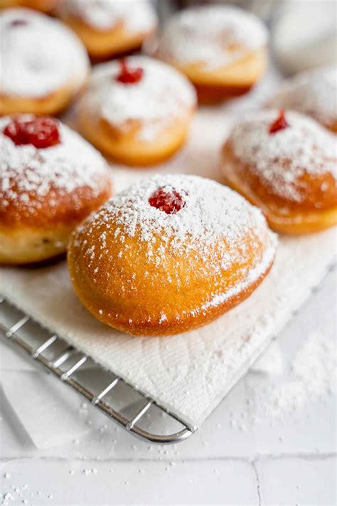 Sufganiyot Jelly Doughnuts (89657.0) - calories, carbs, nutrition