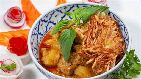 Thai Chicken Massaman Curry with Egg Noodles - calories, carbs, nutrition