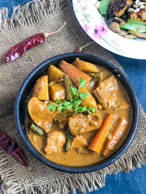 Thai Chicken Massaman - calories, carbs, nutrition