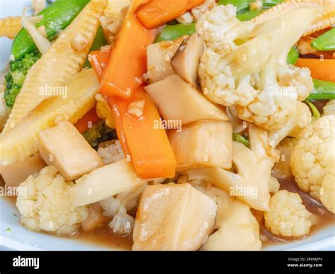 Thai Stir Fried Vegetables (Phat Pak Ruam) - calories, carbs, nutrition