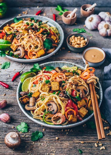 Tofu Pad Thai Noodles with Peanuts - calories, carbs, nutrition