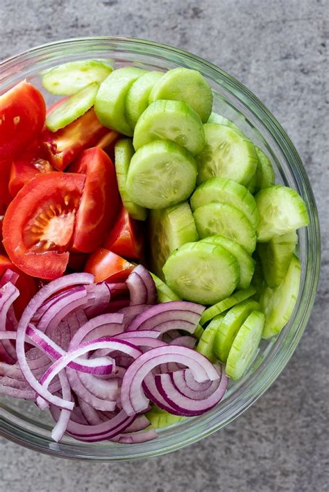 Tomato and Red Onion Salad (17.2) - calories, carbs, nutrition