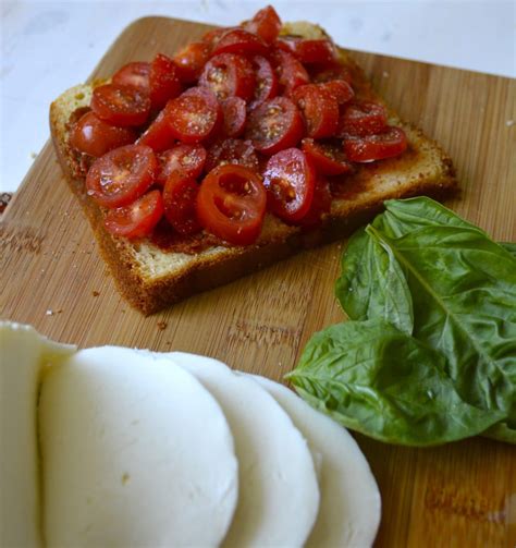 Tomato, Feta and Basil Panino - calories, carbs, nutrition