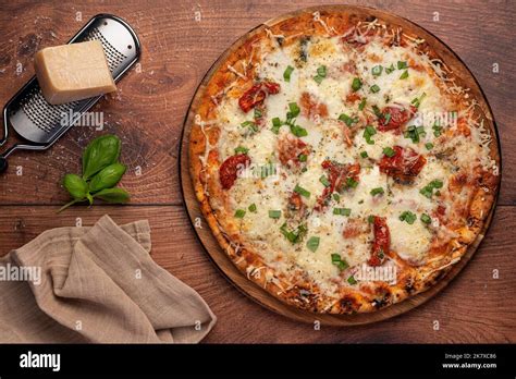 Tomato, Mozzarella & Parmesan Pizza, Personal Size - calories, carbs, nutrition