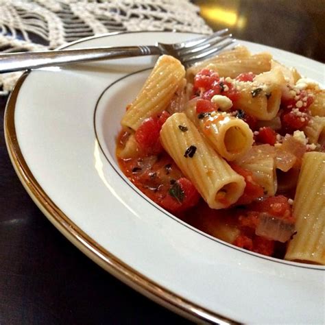 Tomato-Vodka Cream Sauce - calories, carbs, nutrition