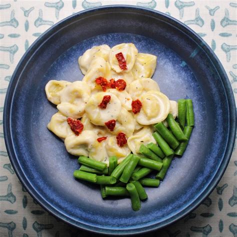 Tortellini Alfredo - calories, carbs, nutrition