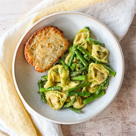 Tortellini Formaggio with Garlic Bread - calories, carbs, nutrition