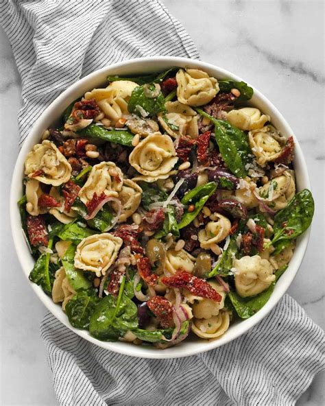 Tortellini, Tomato and Walnut Salad - calories, carbs, nutrition