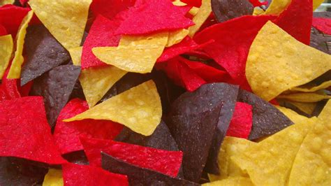 Tortilla Chips Tri Color House Fried 12 Chips - calories, carbs, nutrition