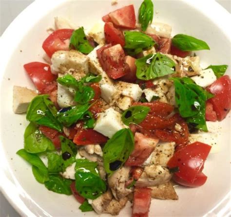 Tossed Caprese Salad (27141.0) - calories, carbs, nutrition