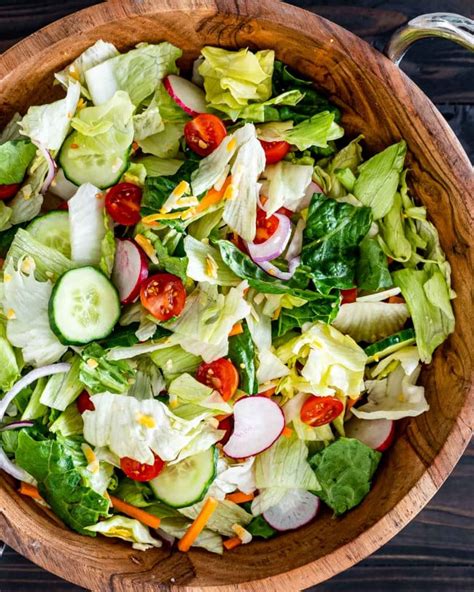 Tossed Green Salad with Tomato and Dressing - calories, carbs, nutrition