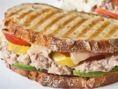 Tuna Melt - calories, carbs, nutrition