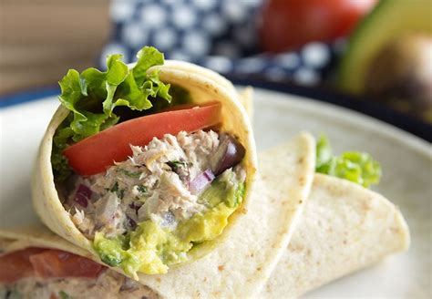 Tuna Salad LtMayo Avocado WW Wrap (35143.24) - calories, carbs, nutrition