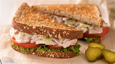 Tuna Salad on White Bread - calories, carbs, nutrition