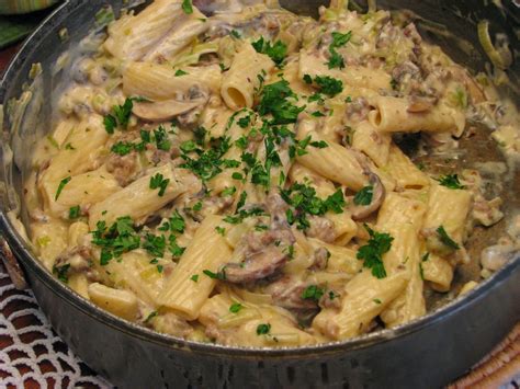 Twelve Pasta Bowl Alfredo Italian Sausage Mushroom - calories, carbs, nutrition