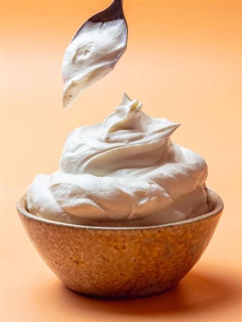 Vanilla Creme - Grande - Soy Milk - With Whipped Cream - calories, carbs, nutrition