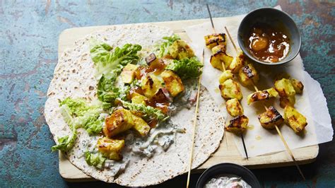 Vegetable Tikka Wrap with Mango chutney and salad - calories, carbs, nutrition