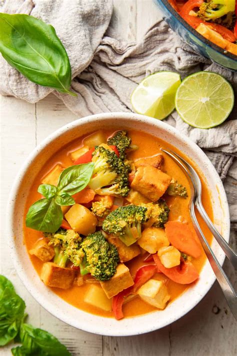 Vegetarian Red Peanut Curry with Tofu, Brown Rice, Sugar Snap Peas (600VEG) - calories, carbs, nutrition