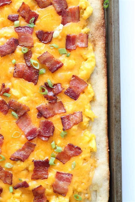 Veggie Egg and Cheddar Pizza - calories, carbs, nutrition