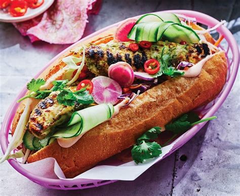 Vietnamese Lemongrass Chicken 'Banh Mi' - calories, carbs, nutrition