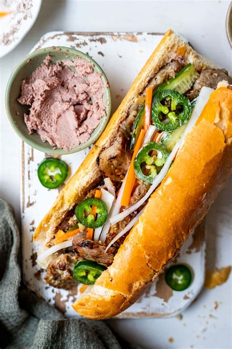 Vietnamese Lemongrass Pork 'Banh Mi' - calories, carbs, nutrition