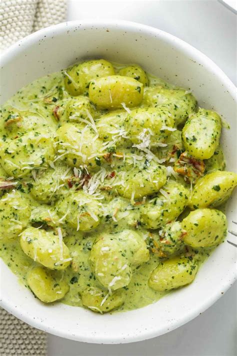 walnut and pinenut pesto gnocchi (39806.0) - calories, carbs, nutrition