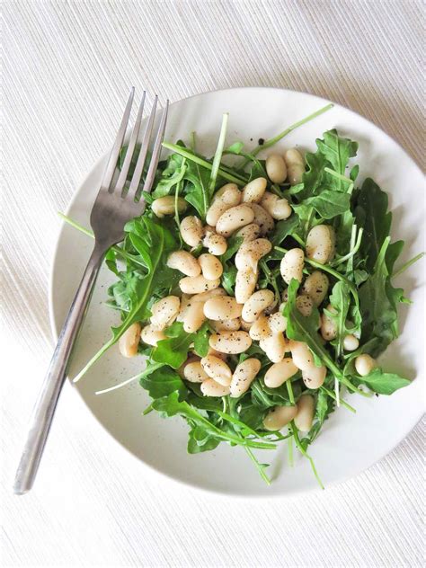 White Beans Arugula Peppers & Fresh Mozzarella on a Roll (113817.0) - calories, carbs, nutrition