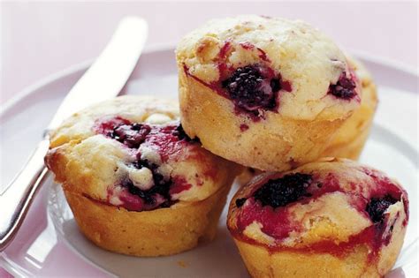 White Chocolate Blackberry Muffin - calories, carbs, nutrition