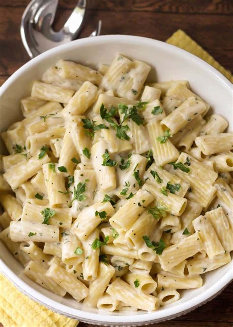 White Turkey in Cream Sauce with Pasta - calories, carbs, nutrition