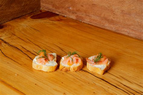 WHOLE+SUM SALMON & CREAM CHEESE HALF BAGUETTE - calories, carbs, nutrition